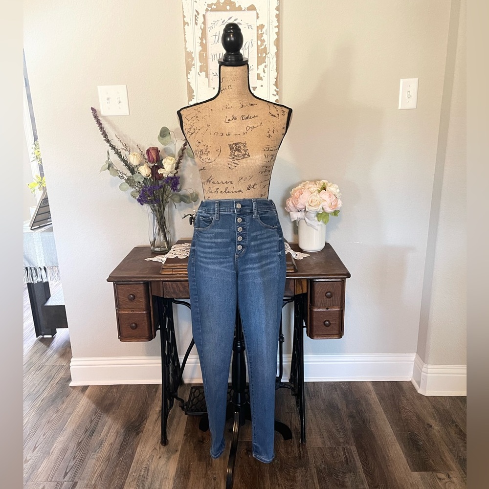 Gap Denim junior skinny button front jeans.